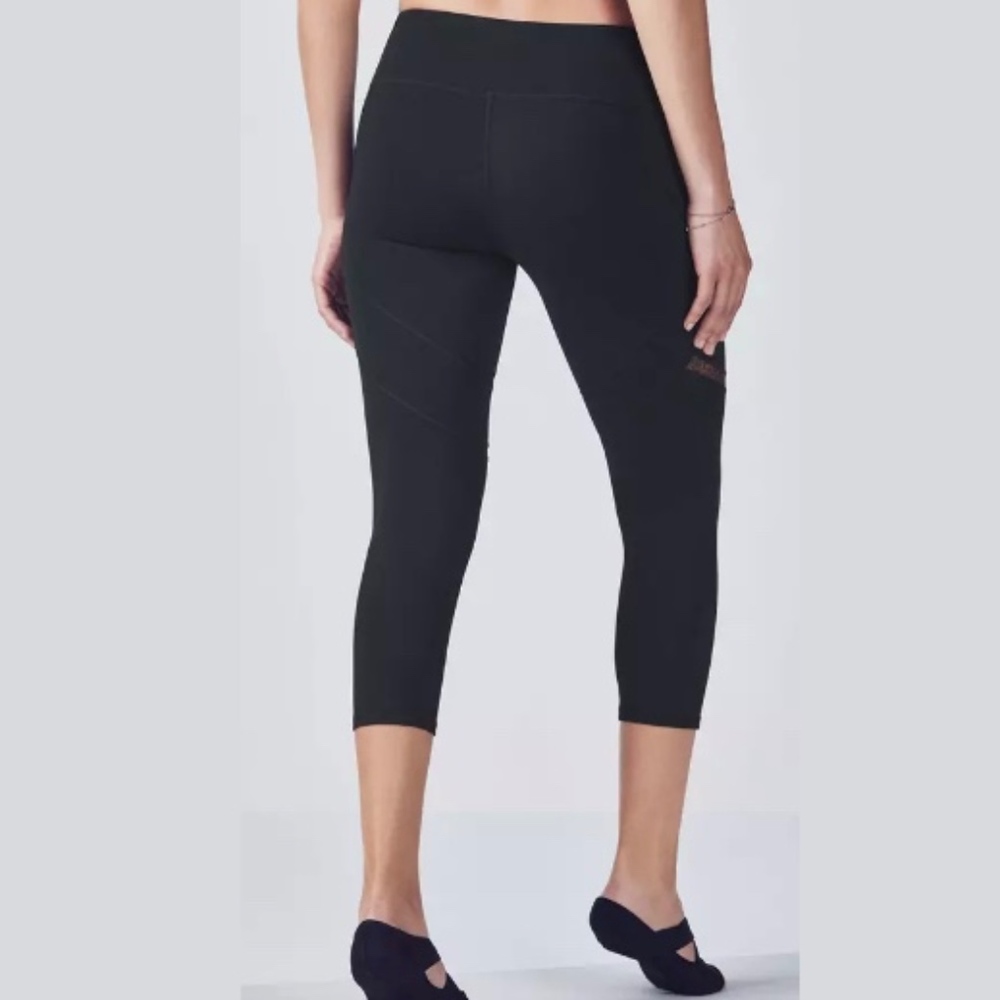 Fabletics Black & Rose Gold Capris ORIG $44.95 NWT - Picture 4 of 7
